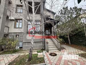 Дом 326м², 3-этажный, участок 15 сот.