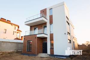 Дом 192м², 2-этажный, участок 6 сот.