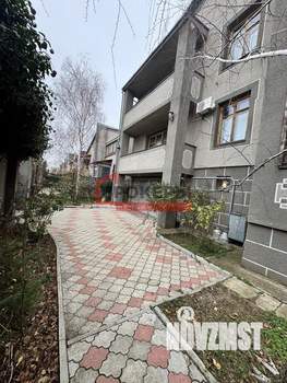 Дом 326м², 3-этажный, участок 15 сот.