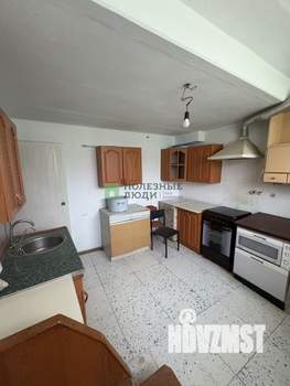 Дом 240м², 3-этажный, участок 6 сот.