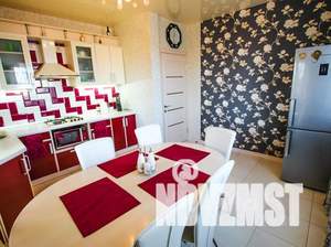 Дом 200м&sup2;, 2-этажный, посуточно, 