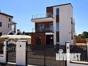 Дом 190м&sup2;, 2-этажный, участок 6 сот.  