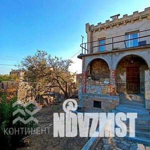 Дом 240м&sup2;, 3-этажный, участок 6 сот.  