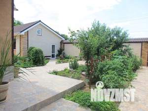 Дом 200м&sup2;, 2-этажный, участок 4 сот.  