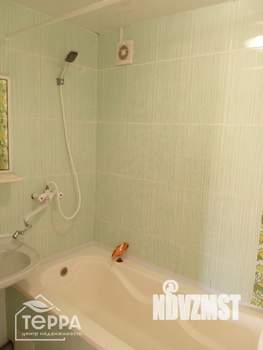 Дом 100м&sup2;, 2-этажный, участок 6 сот.  