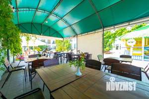 Дом 1600м², 3-этажный, участок 15 сот.  