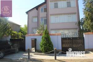 Дом 307м&sup2;, 3-этажный, участок 6 сот.  