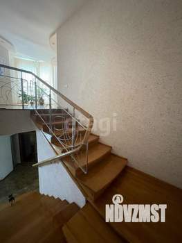 Дом 280м², 3-этажный, участок 4 сот.  