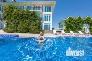 Дом 1600м², 3-этажный, участок 15 сот.  