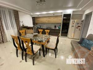 Дом 240м&sup2;, 2-этажный, участок 6 сот.  