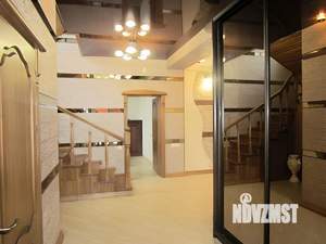 Дом 200м&sup2;, 2-этажный, участок 4 сот.  