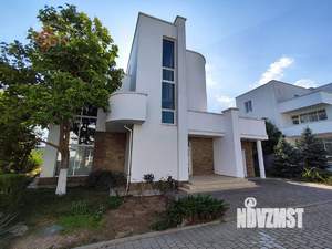 Коттедж 230м², 2-этажный, участок 4 сот.  
