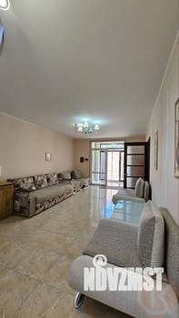 Дом 561м², 4-этажный, участок 4 сот.  