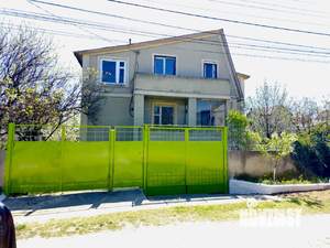 Дом 175м&sup2;, 3-этажный, участок 6 сот.  