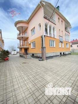 Дом 651м², 3-этажный, участок 15 сот.  