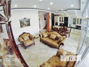Дом 220м², 3-этажный, участок 3 сот.  