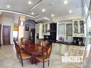 Дом 220м², 2-этажный, участок 3 сот.  