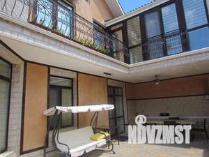 Дом 200м&sup2;, 2-этажный, участок 4 сот.  