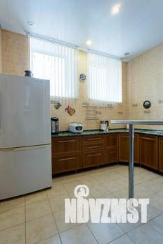 Дом 500м², 3-этажный, участок 4 сот.  