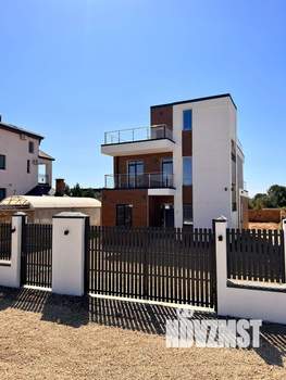 Дом 192м², 3-этажный, участок 6 сот.  