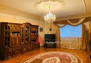 Дом 526м&sup2;, 3-этажный, участок 10 сот.  