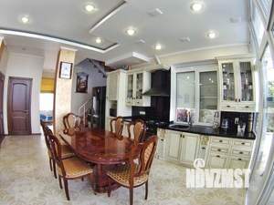 Коттедж 240м², 3-этажный, участок 3 сот.  