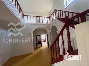Дом 600м², 3-этажный, участок 6 сот.  