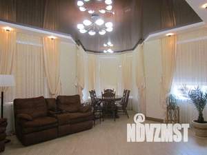 Дом 200м&sup2;, 2-этажный, участок 4 сот.  