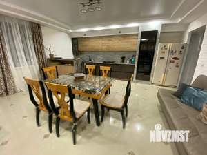 Дом 240м², 2-этажный, участок 6 сот.  