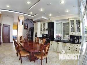Дом 220м², 3-этажный, участок 3 сот.  