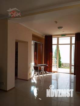 Коттедж 240м², 2-этажный, участок 4 сот.  