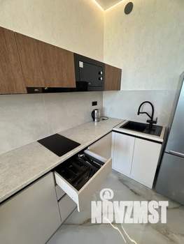 Студия квартира, посуточно, 40м2, 7/10 этаж