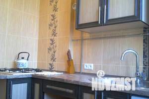 3-к квартира, посуточно, 10м2, 1/3 этаж