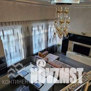 3-к квартира, вторичка, 200м2, 1/2 этаж