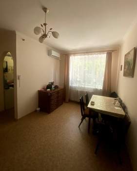 2-к квартира, вторичка, 42м2, 1/5 этаж