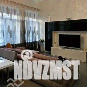 3-к квартира, вторичка, 200м2, 1/2 этаж